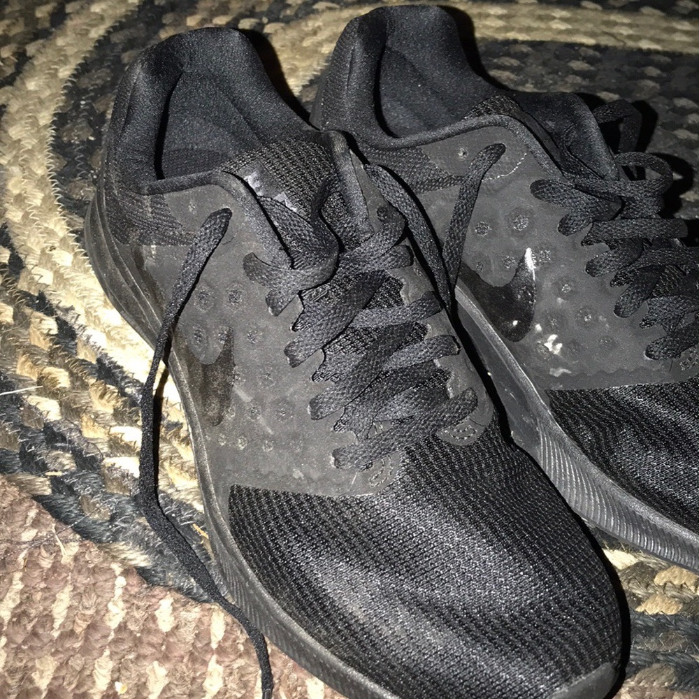 All black nike running shoes